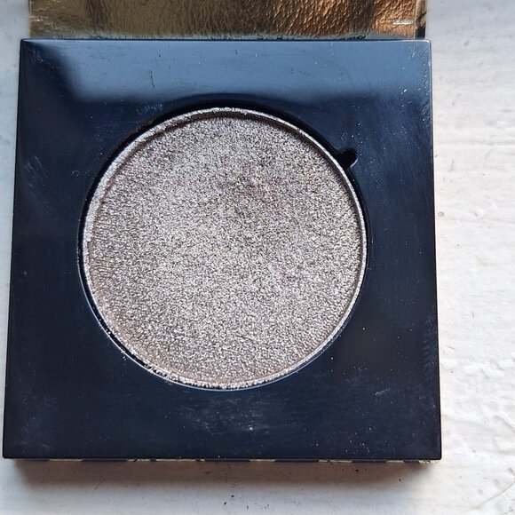 ✨ Tarte Single Eyeshadow – Grind (Neutral Shimmer) ✨ - Picture 1 of 2